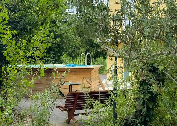 Saecula Natural Village Experience * Force